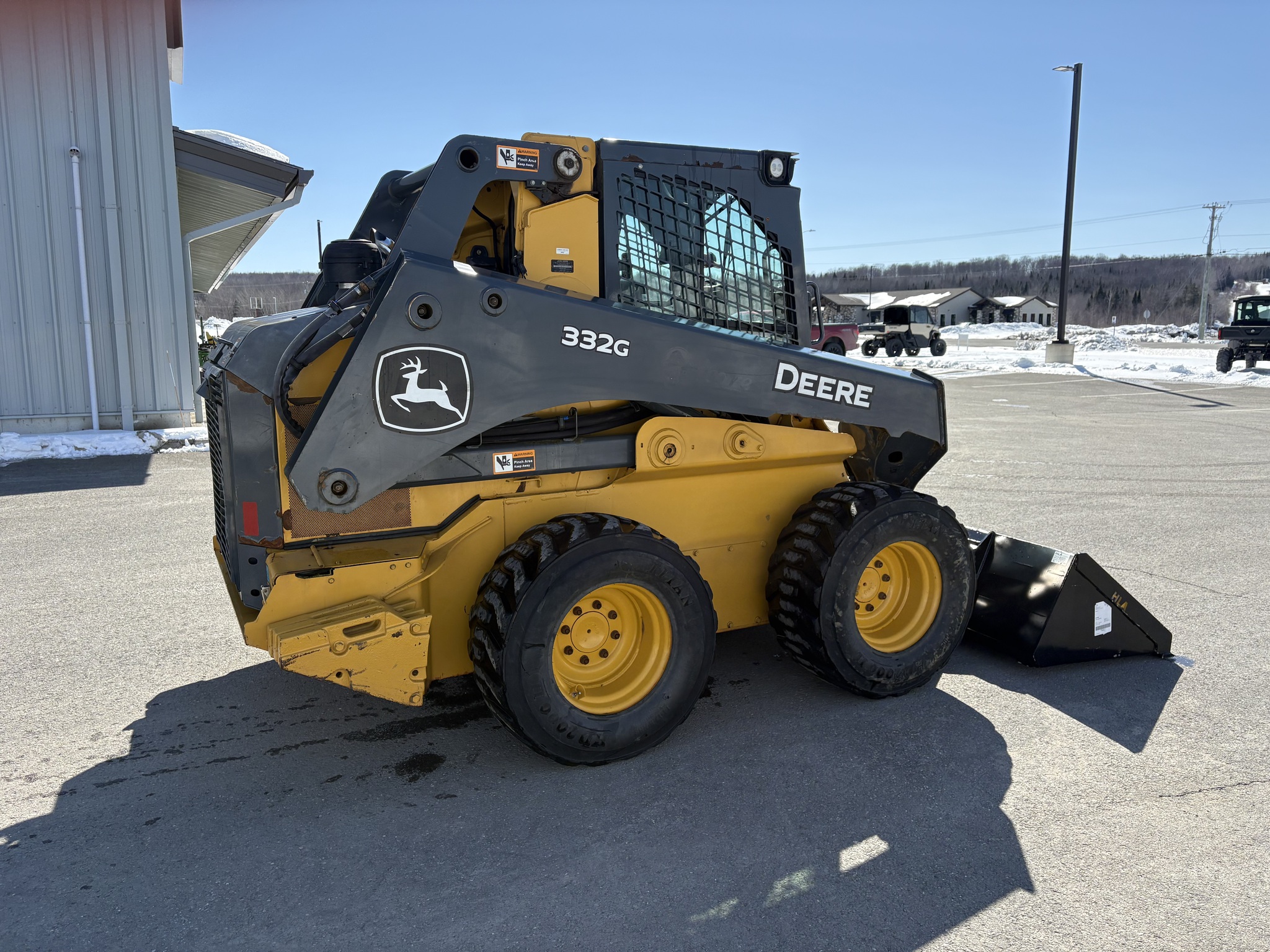 2021 John Deere 332G Image 4
