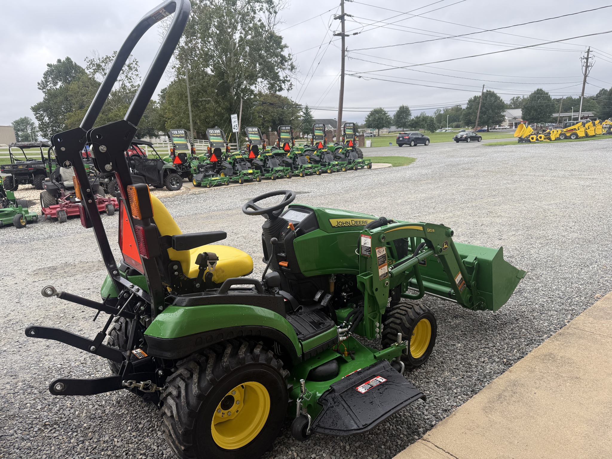 2019 John Deere 1025R Image 6