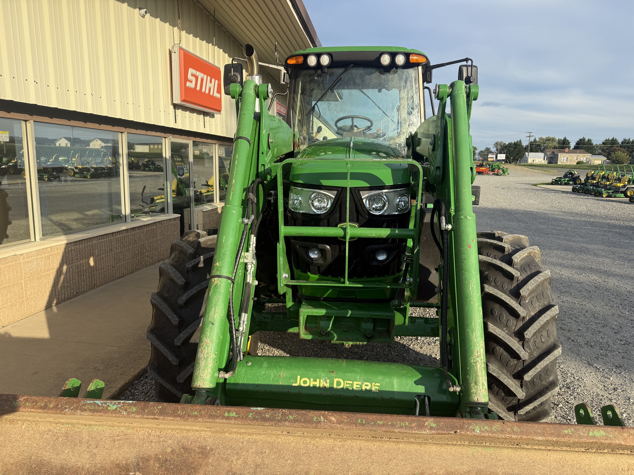 2017 John Deere 6155M Image 4