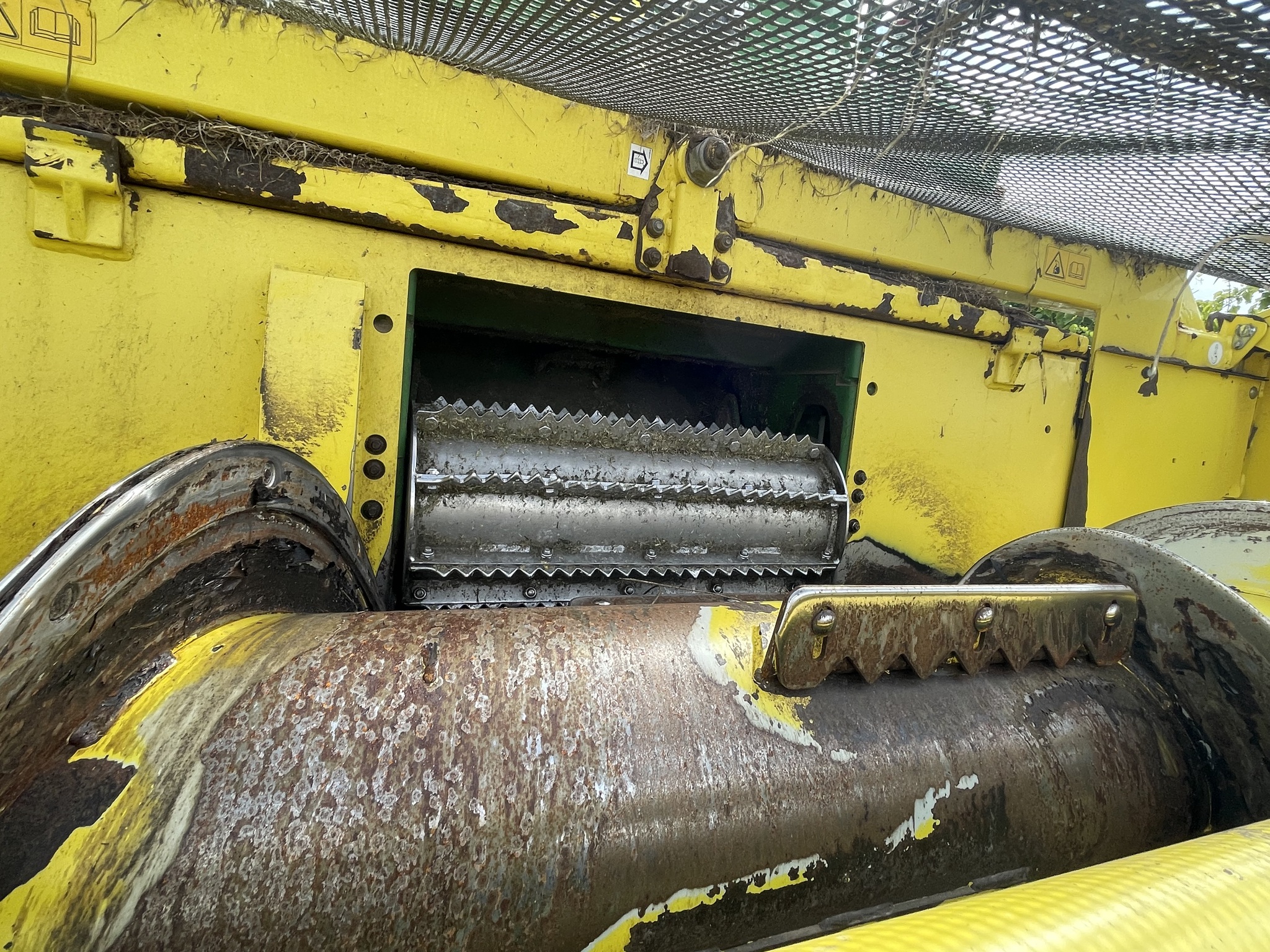 2011 John Deere 630 Image 3