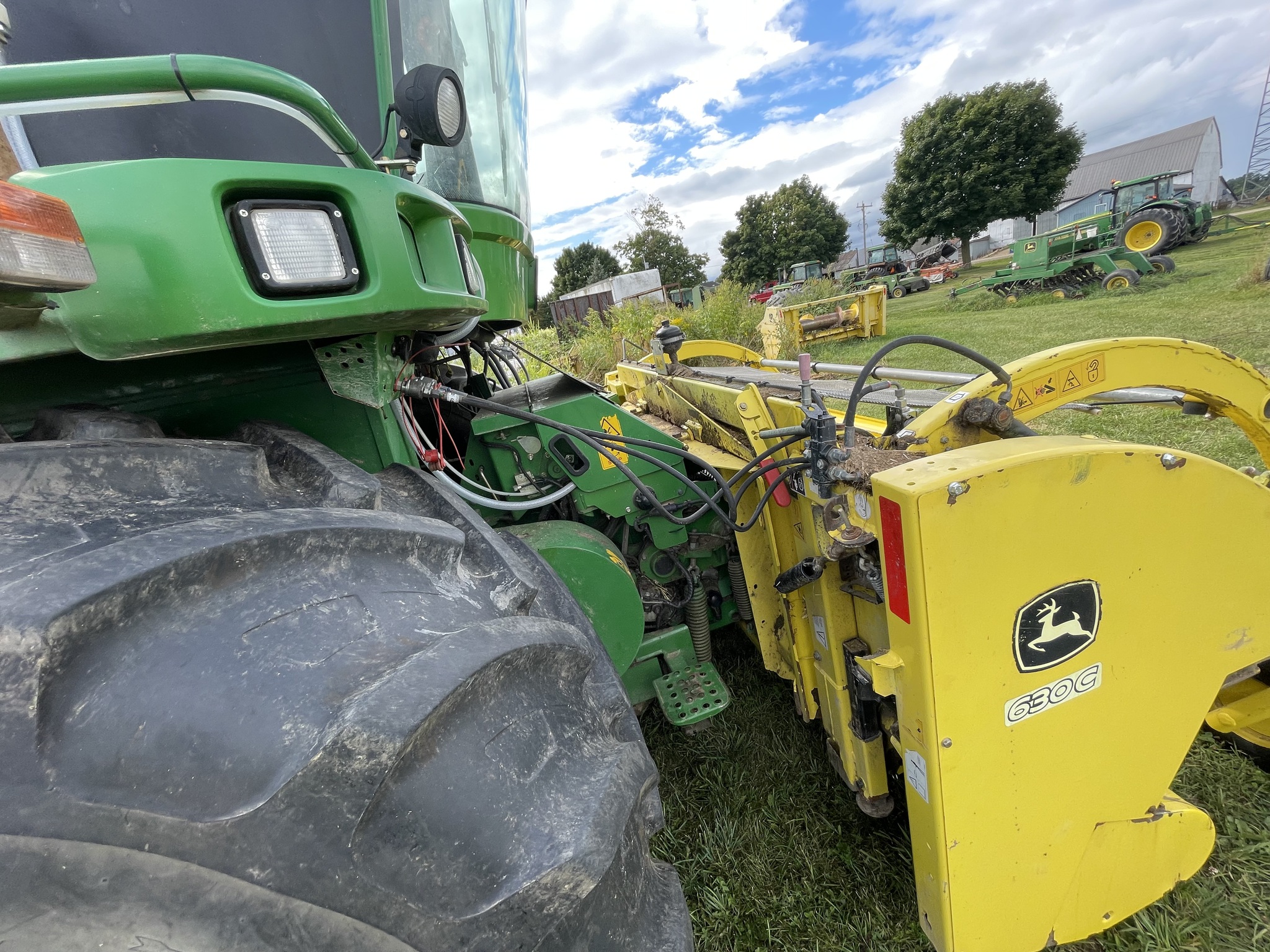 2011 John Deere 630 Image 7