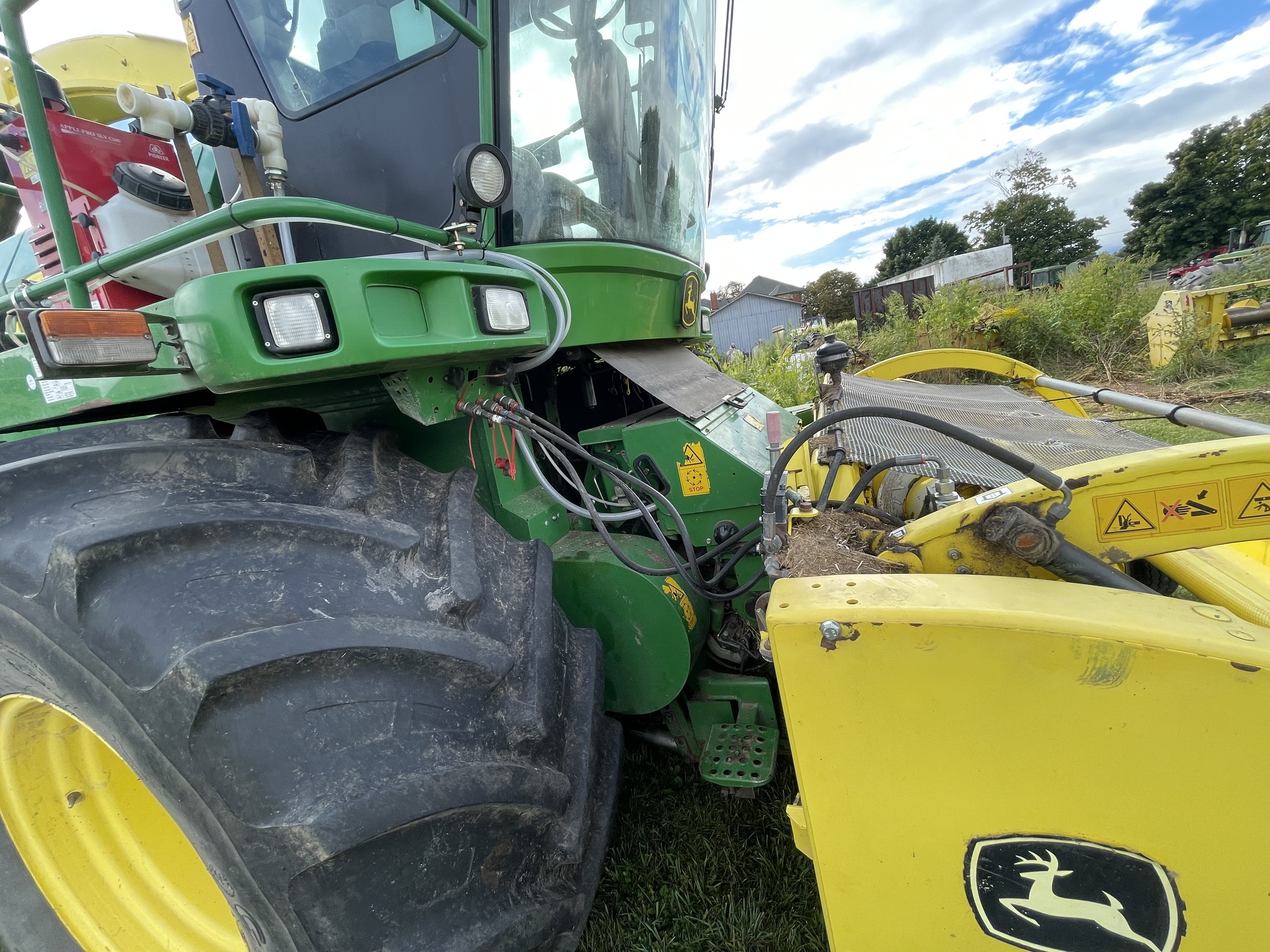 2011 John Deere 630 Image 6
