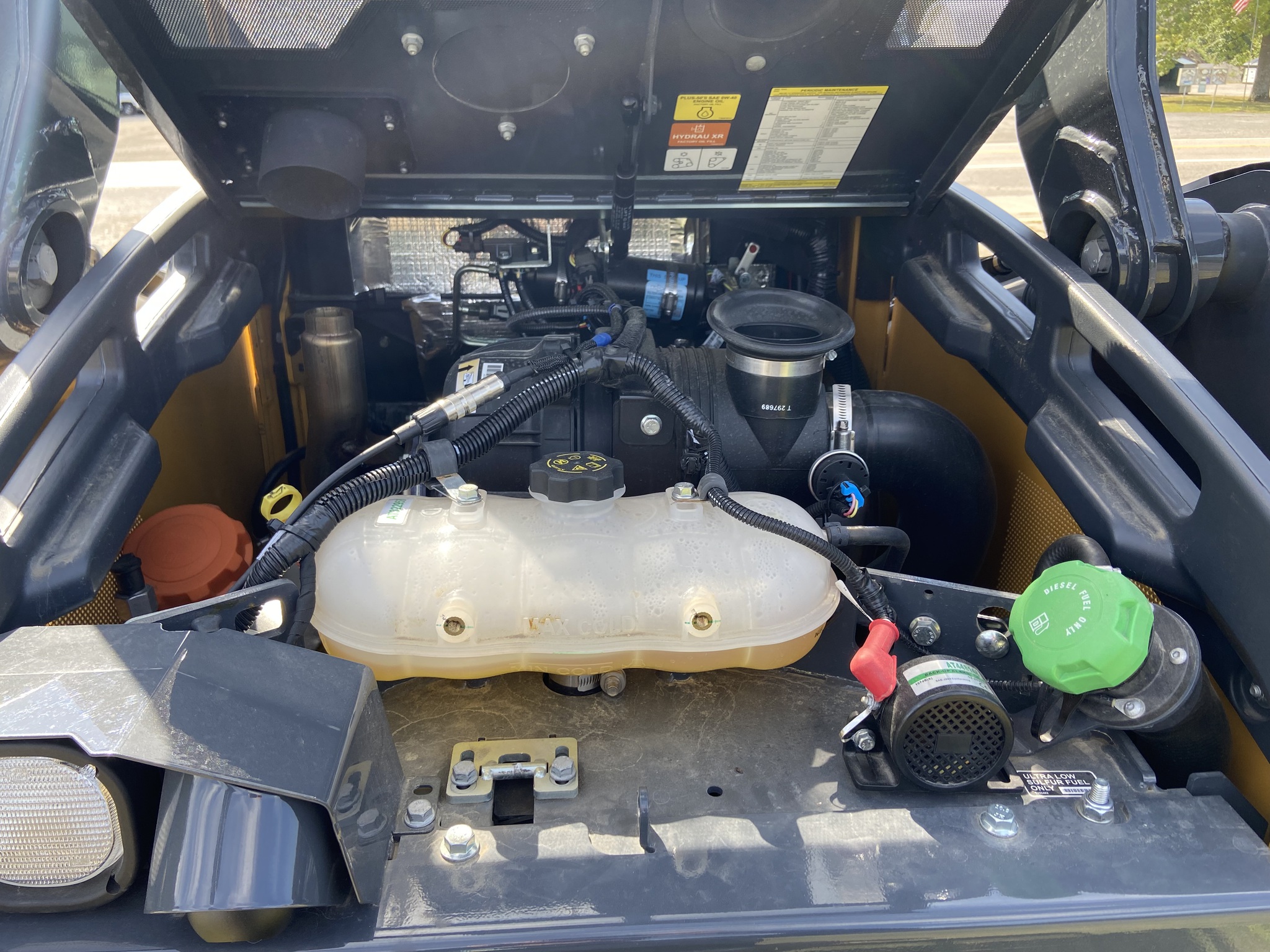 2024 John Deere 325G Image 3