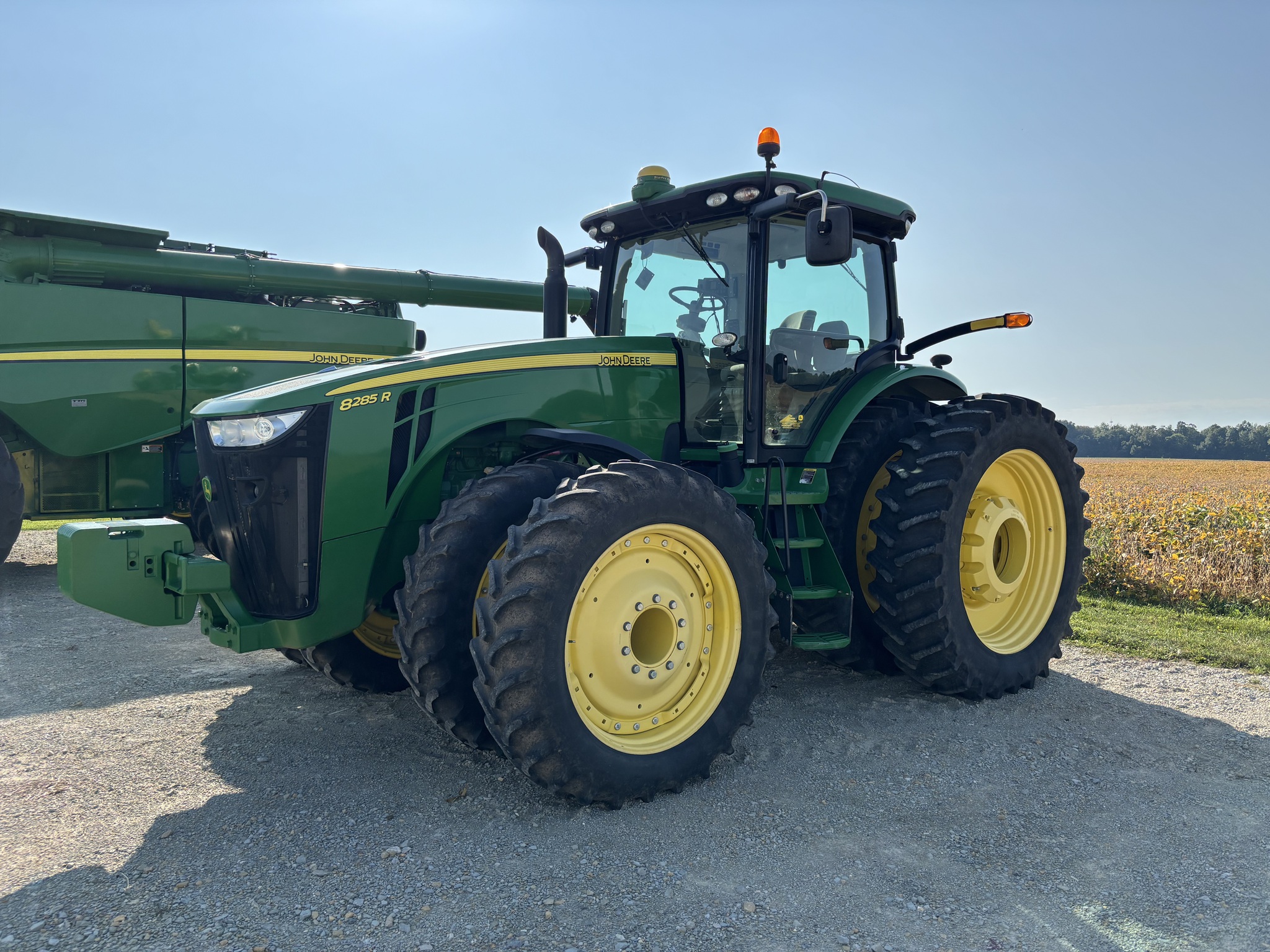 2013 John Deere 8285R Image 1
