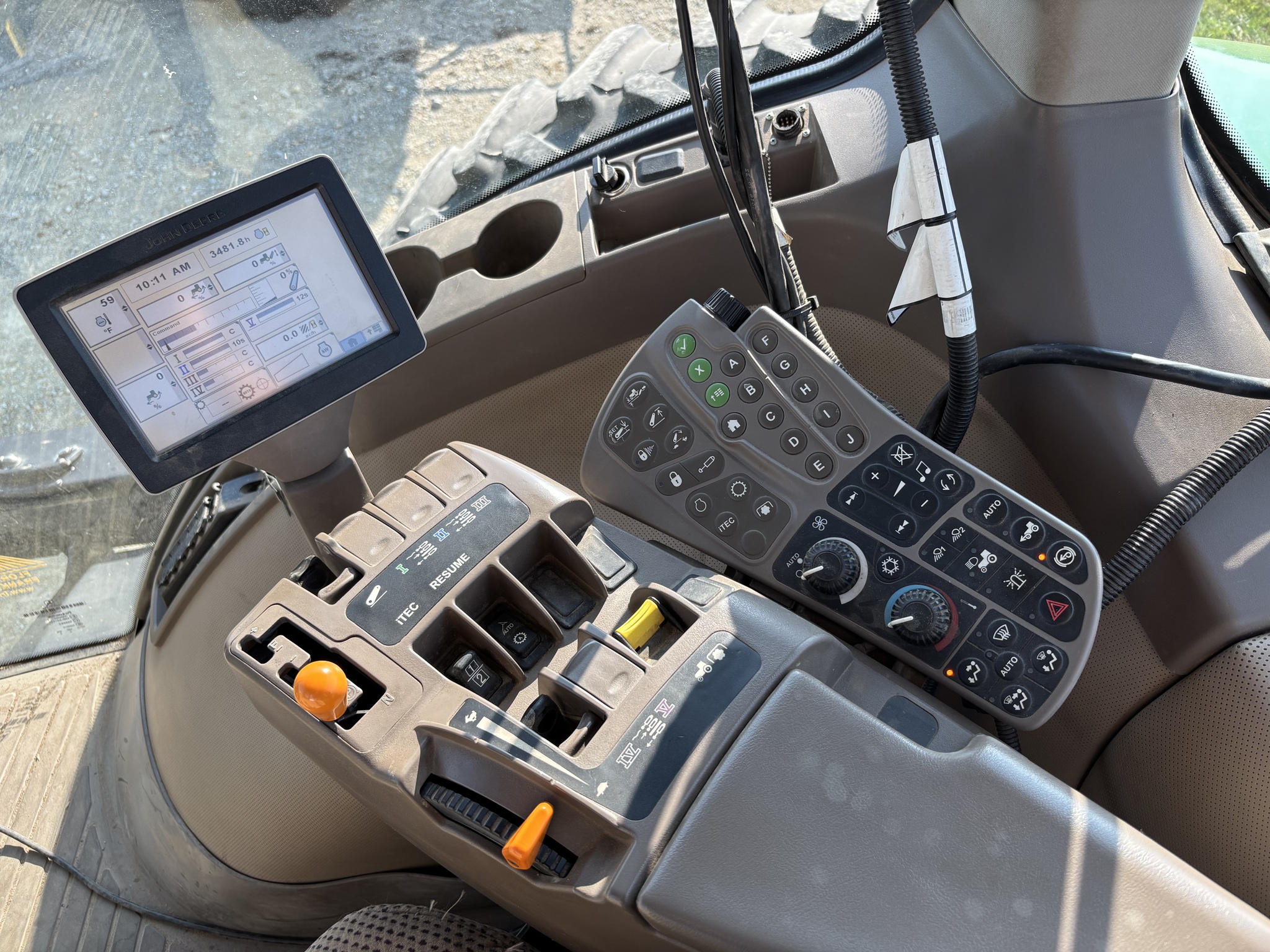 2013 John Deere 8285R Image 10