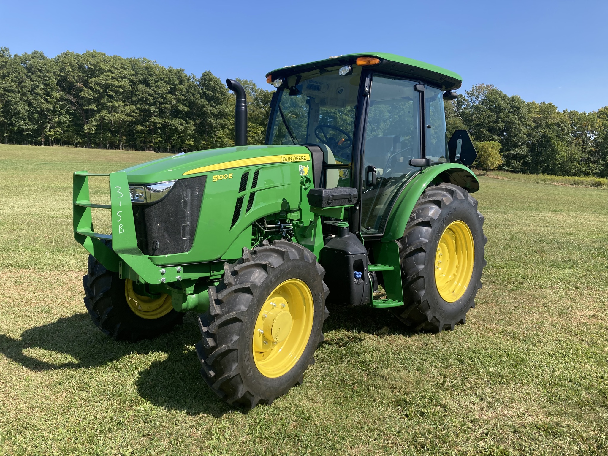 2025 John Deere 5100E Image 1
