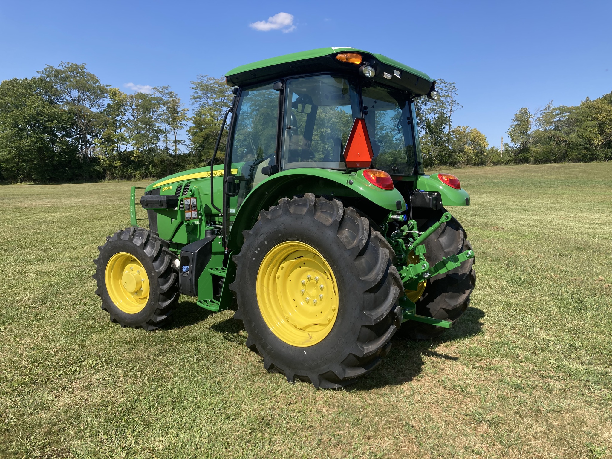 2025 John Deere 5100E Image 2