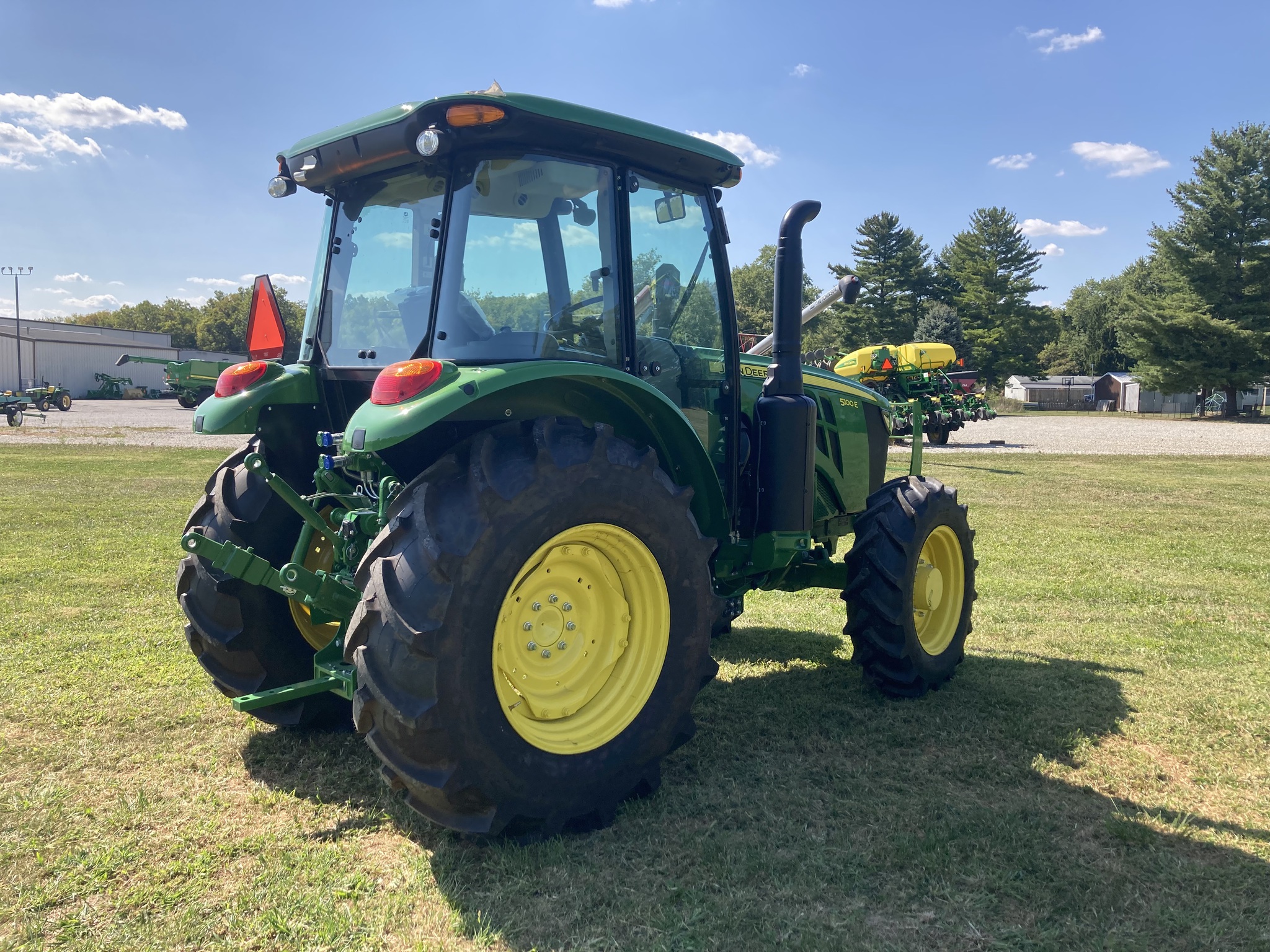 2025 John Deere 5100E Image 4