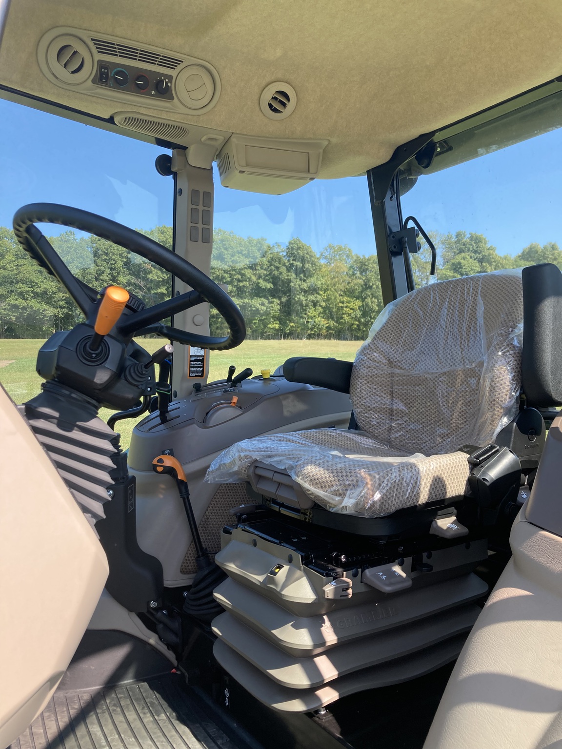2025 John Deere 5100E Image 6