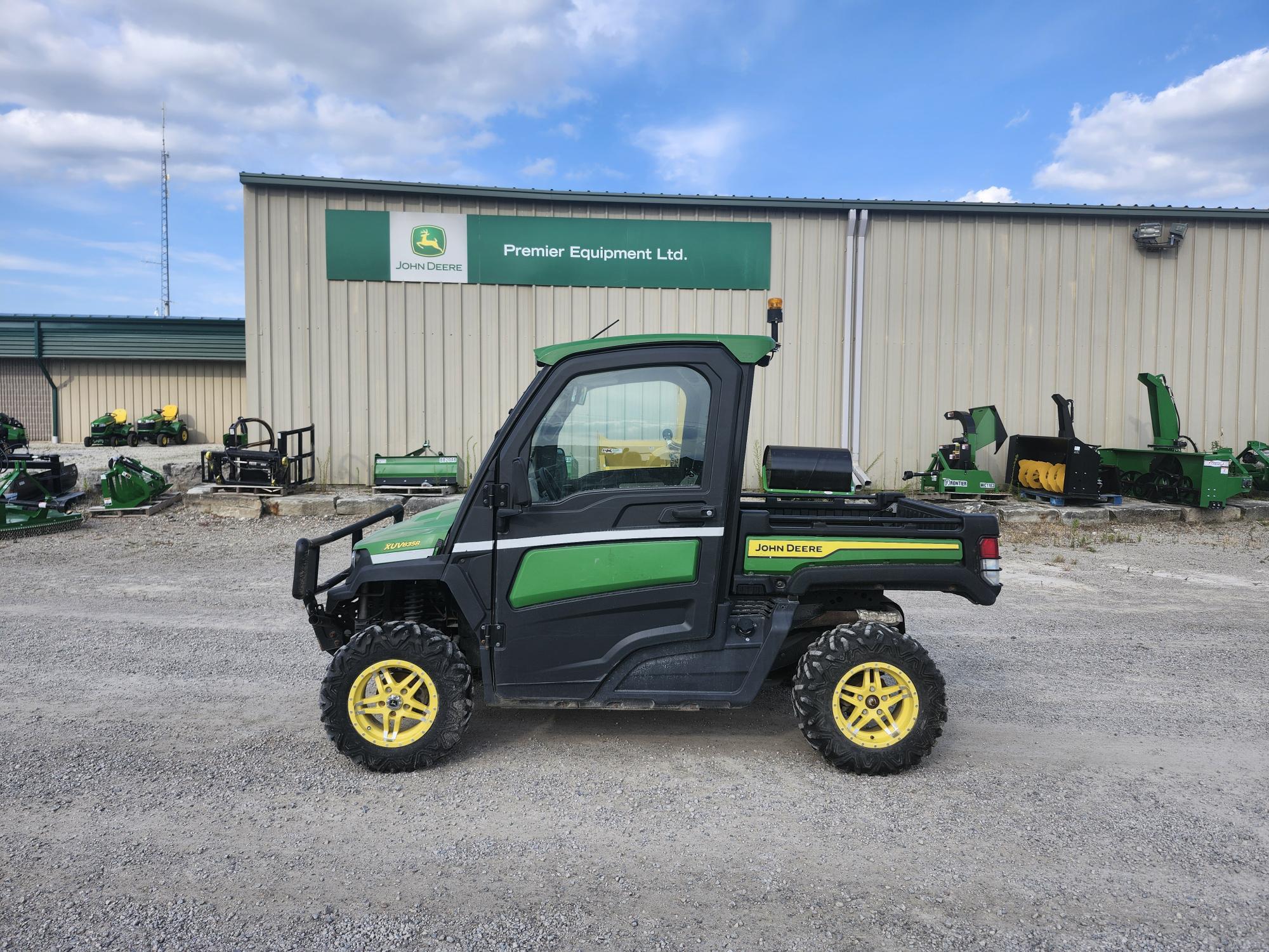 2021 John Deere XUV 835R Image 1