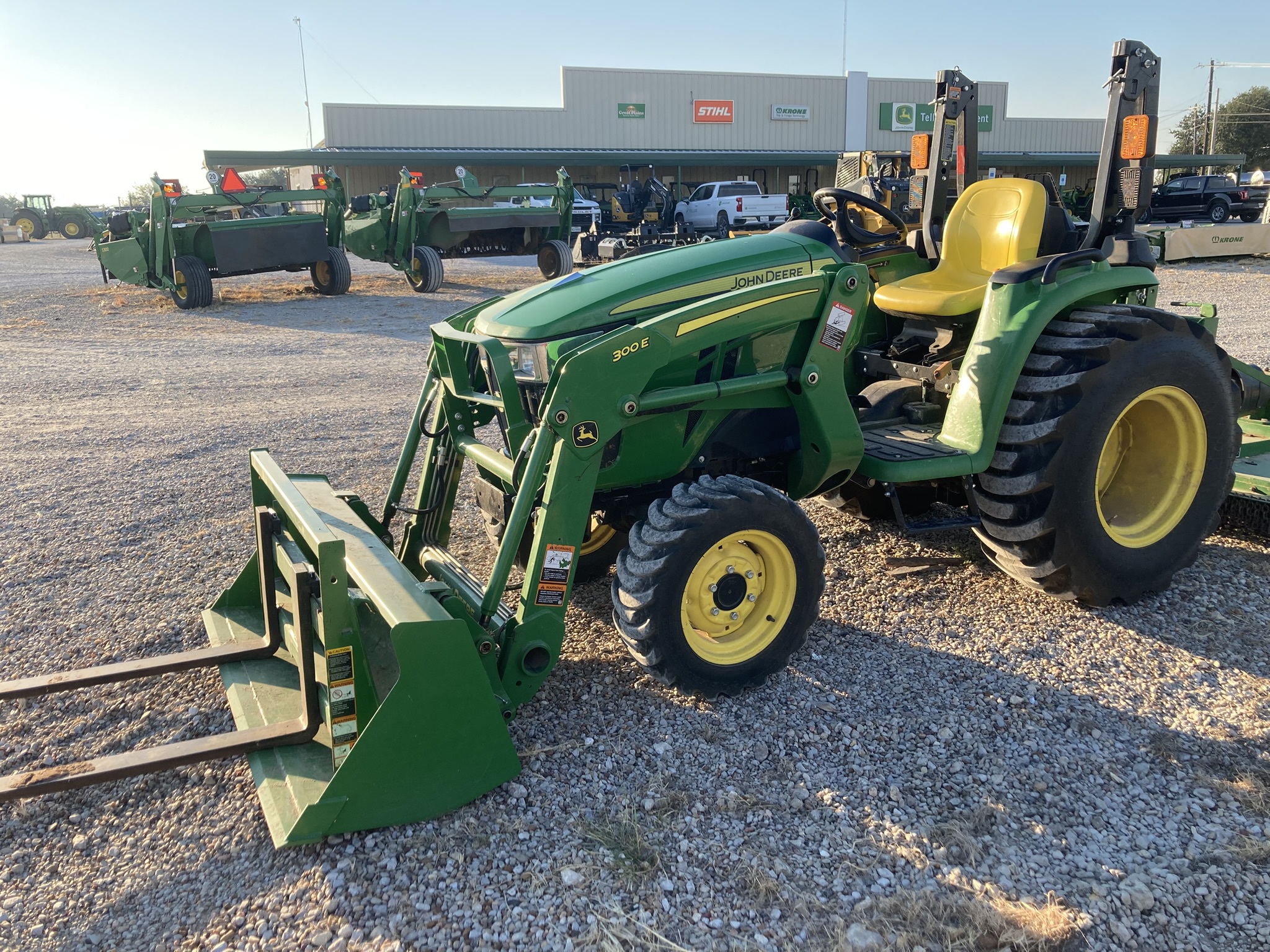 2020 John Deere 3038E Image 2