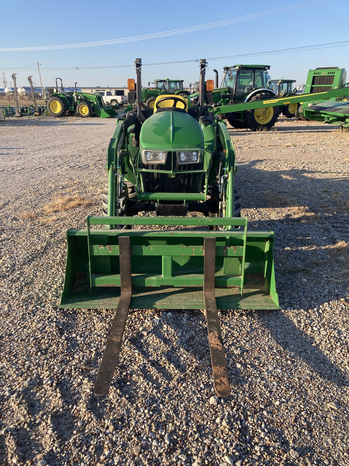 2020 John Deere 3038E Image 3