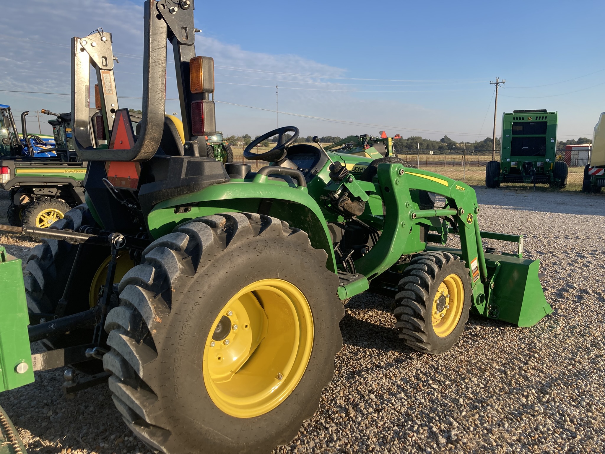 2020 John Deere 3038E Image 5