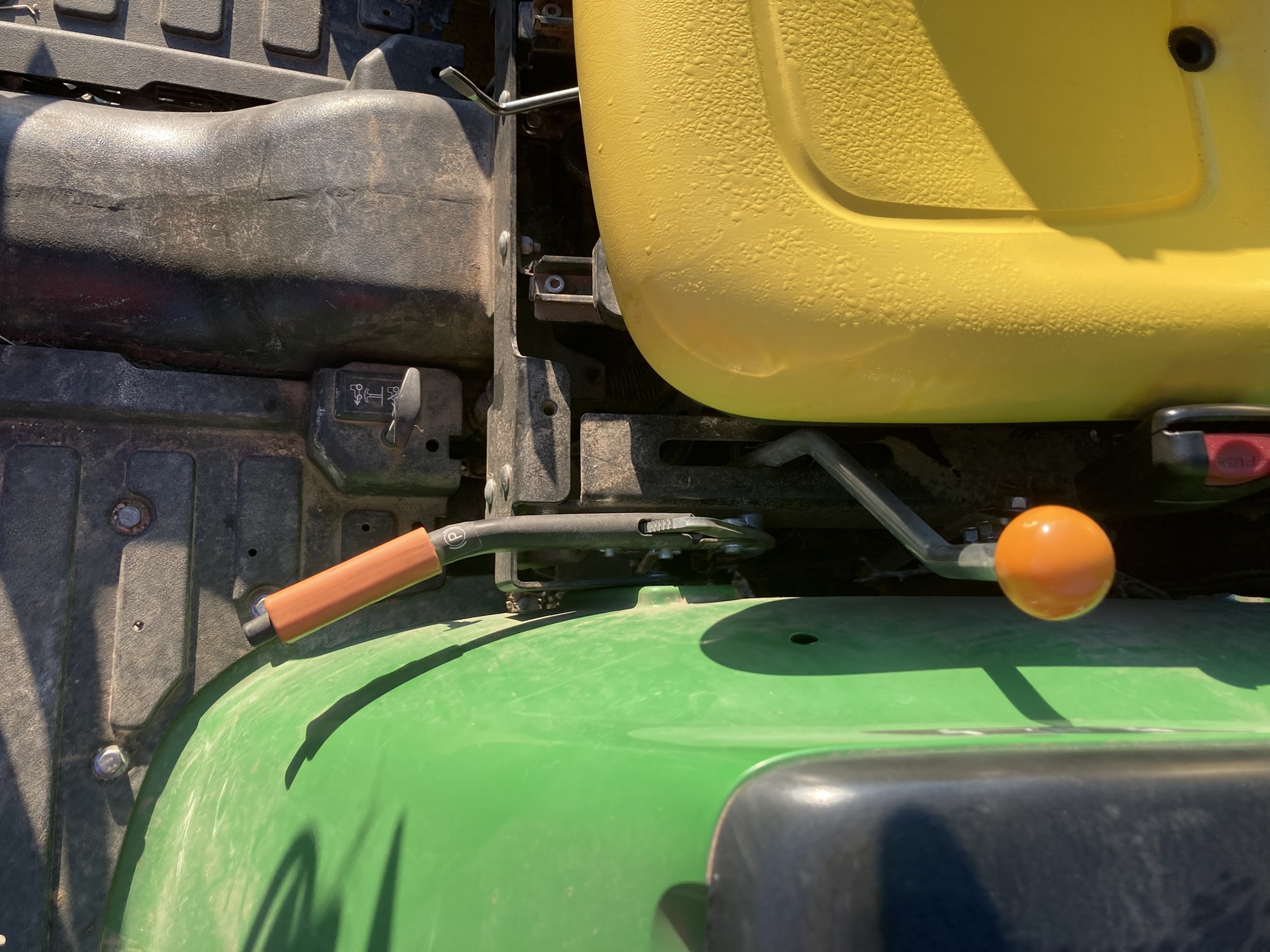 2020 John Deere 3038E Image 8