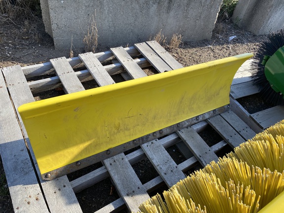 2019 John Deere X739 - Photo11