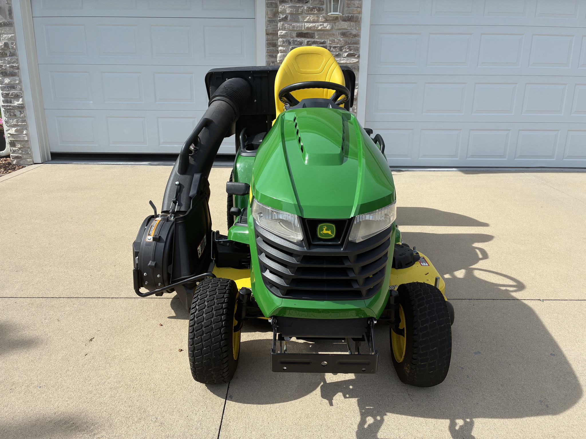 2019 John Deere X590 Image 1