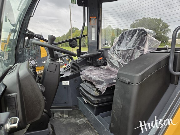 Photo of 2024 John Deere 184 G