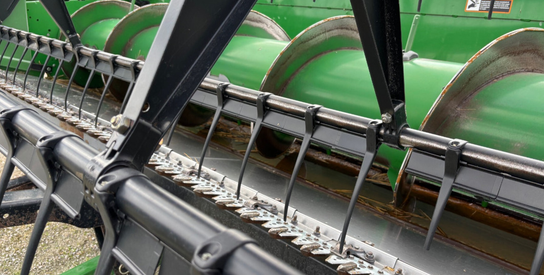 2009 John Deere 630F Image 5