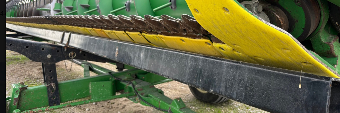 2009 John Deere 630F Image 4