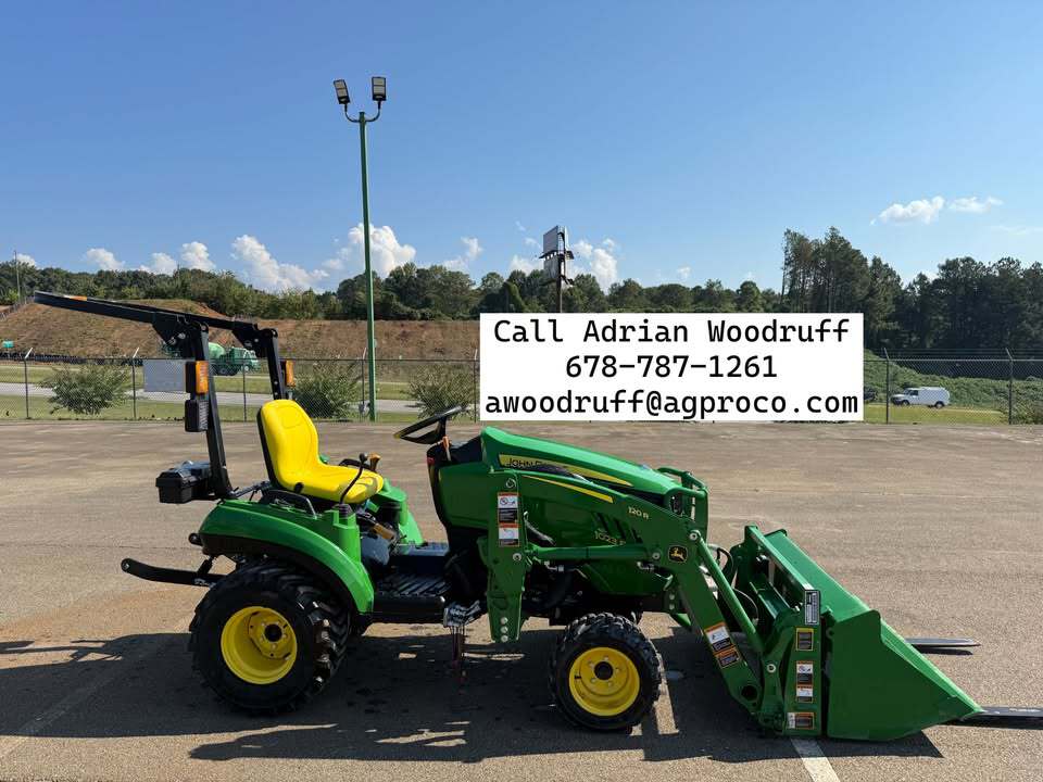 2024 John Deere 1023E Image 2