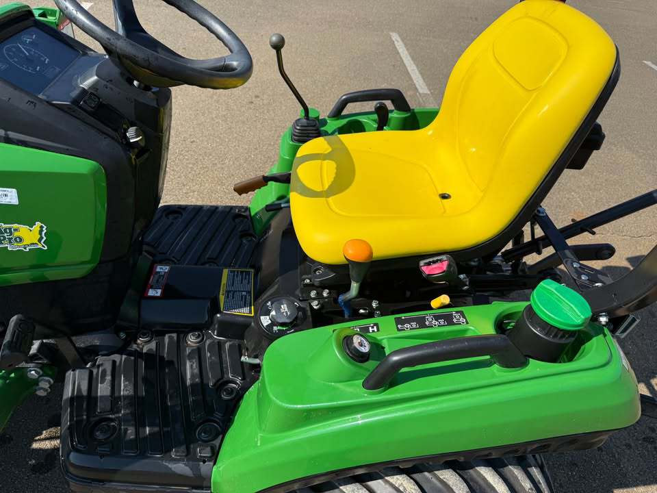 2024 John Deere 1023E Image 6