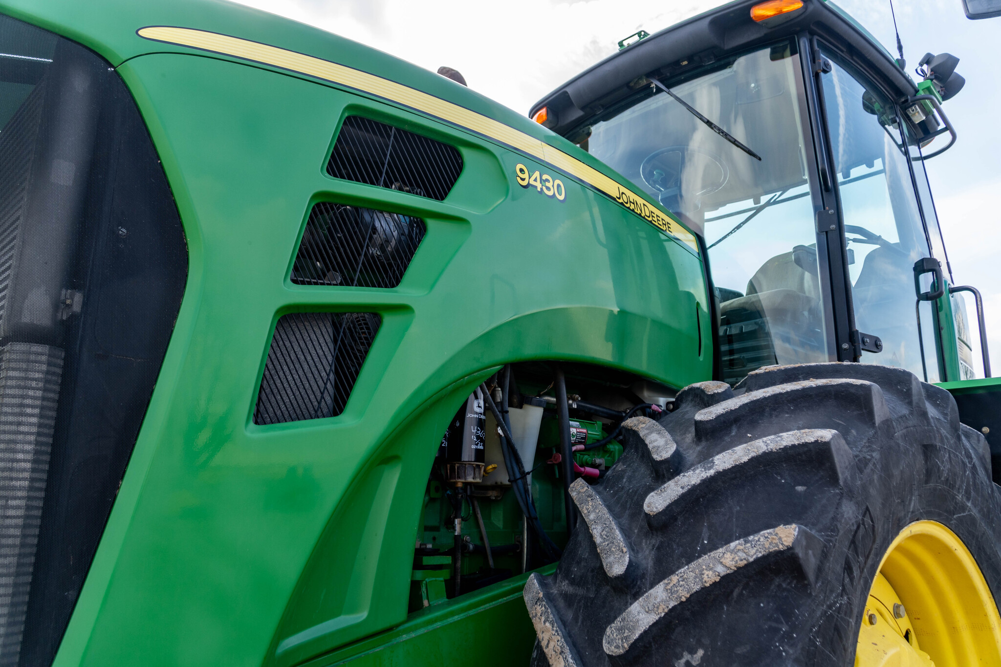 Used 2008 John Deere 9430 Articulated 4WD Tractors at Koenig Equipment in Greensburg, IN - PhotoXL18
