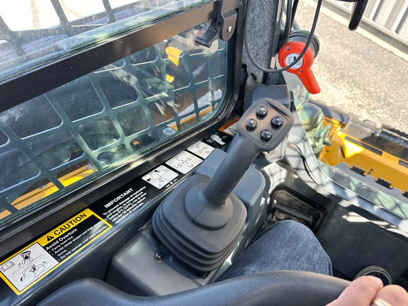 2024 John-Deere 325G