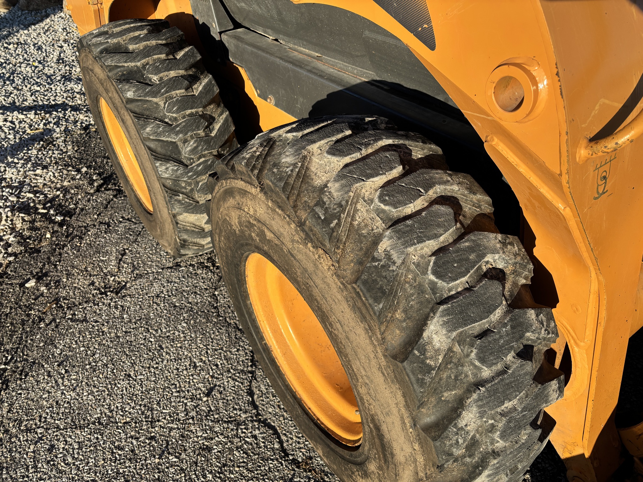 2011 Case SR200 Image 9