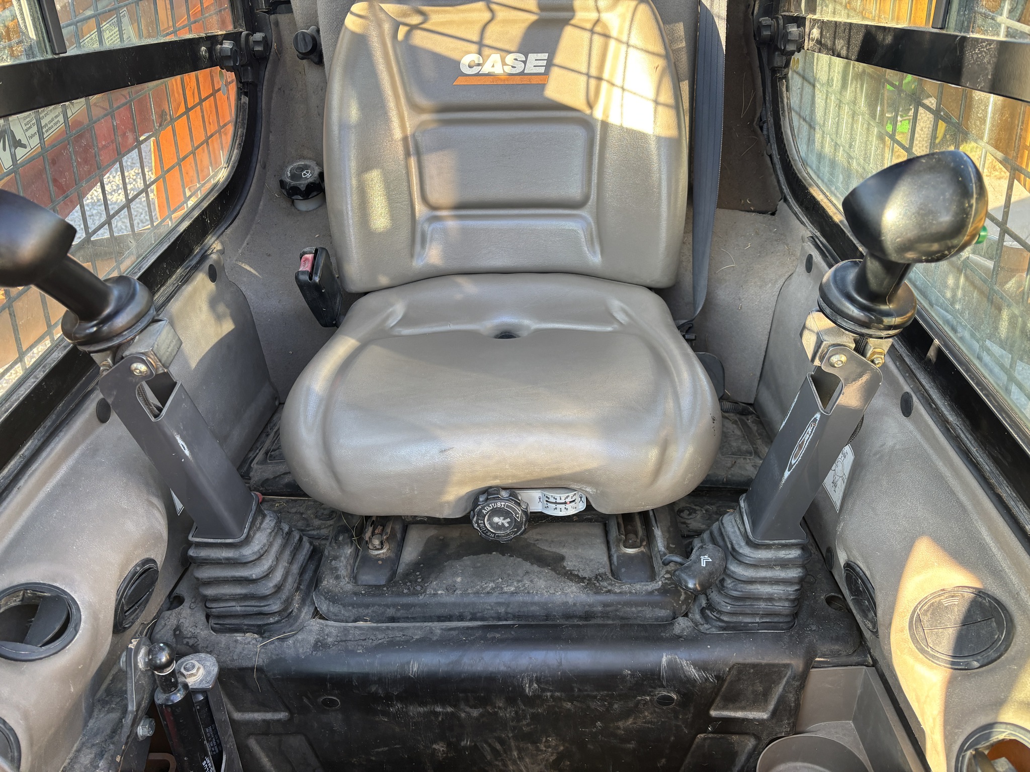 2011 Case SR200 Image 11