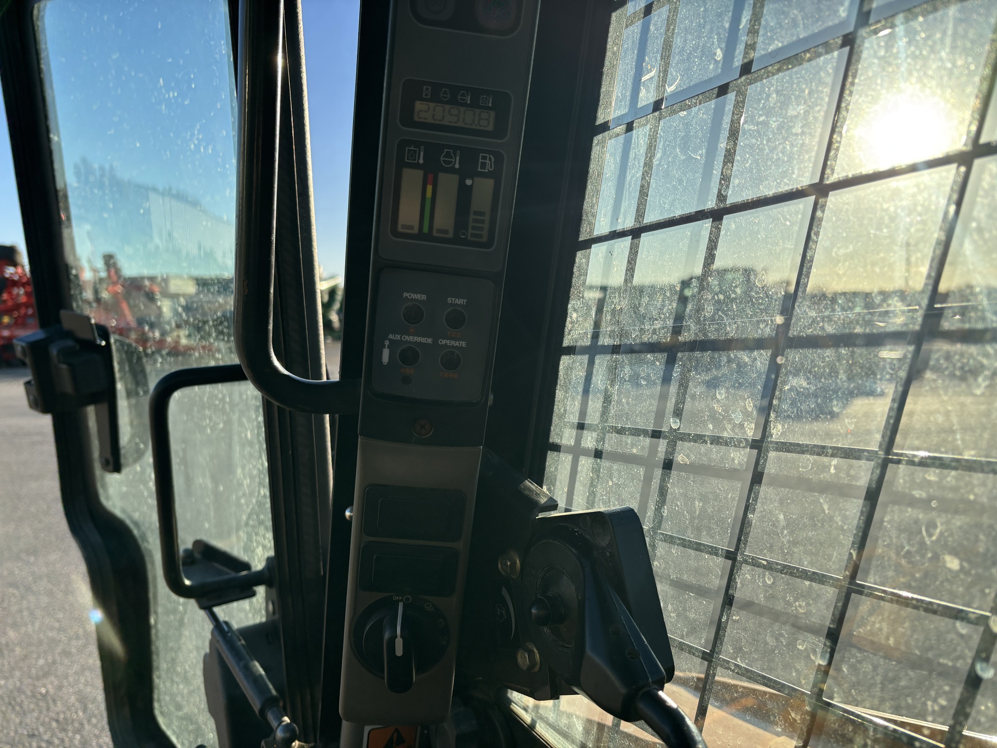 2011 Case SR200 Image 13