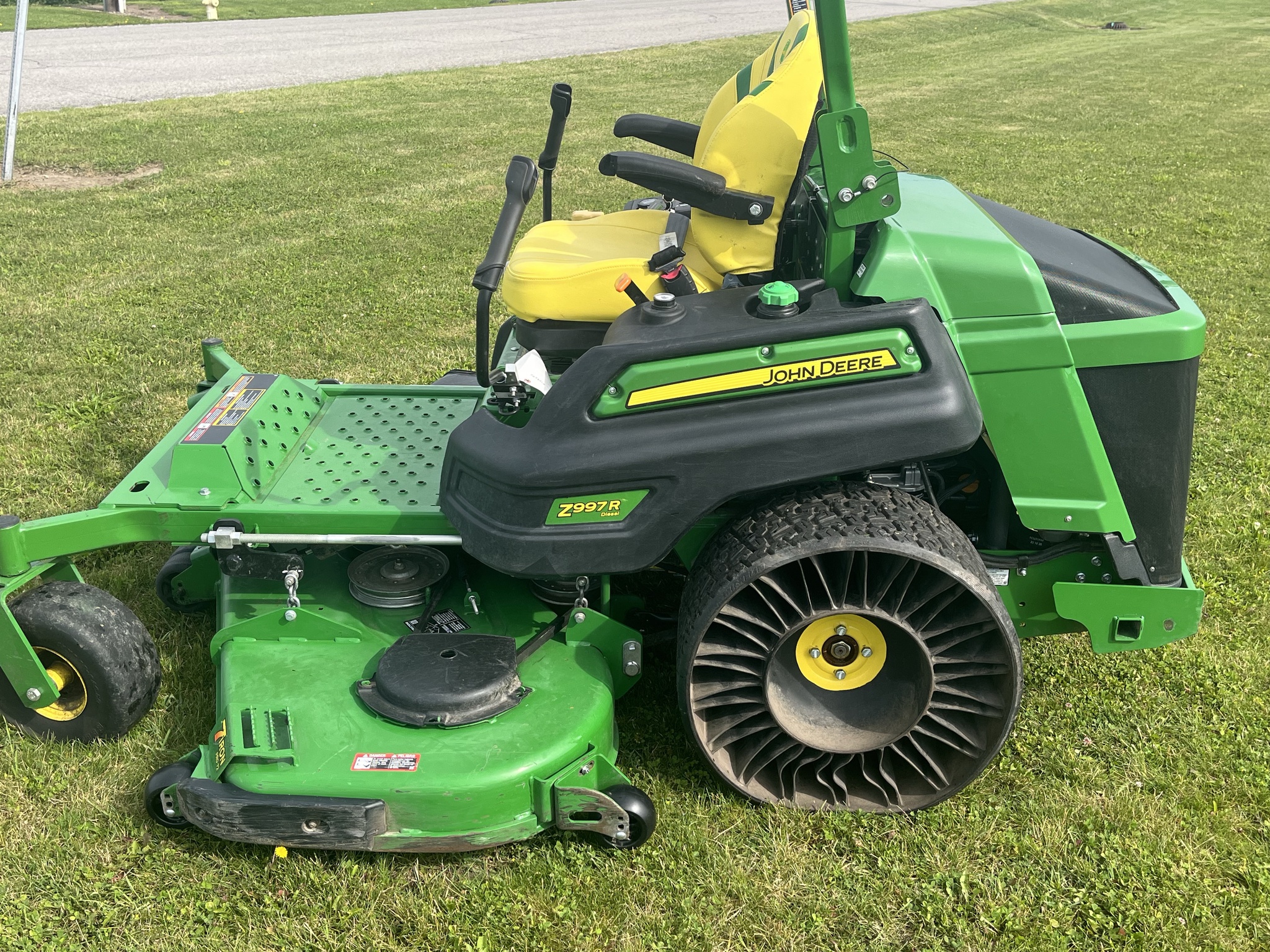2024 John Deere Z997R Image 9