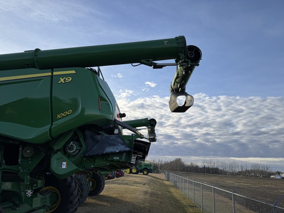 Used 2023 John Deere X9 1000 Combines at Horizon Ag & Turf in Warburg, AB - Photo6