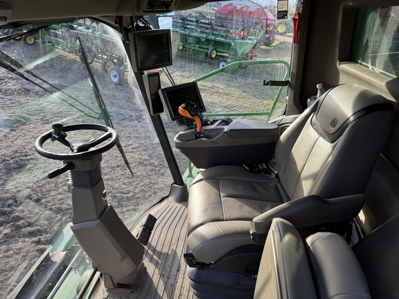 Used 2023 John Deere X9 1000 Combines at Horizon Ag & Turf in Warburg, AB - Photo8