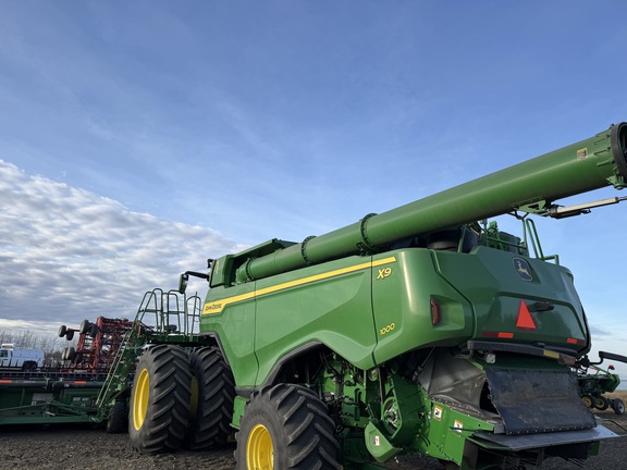 Used 2023 John Deere X9 1000 Combines at Horizon Ag & Turf in Warburg, AB - Photo4