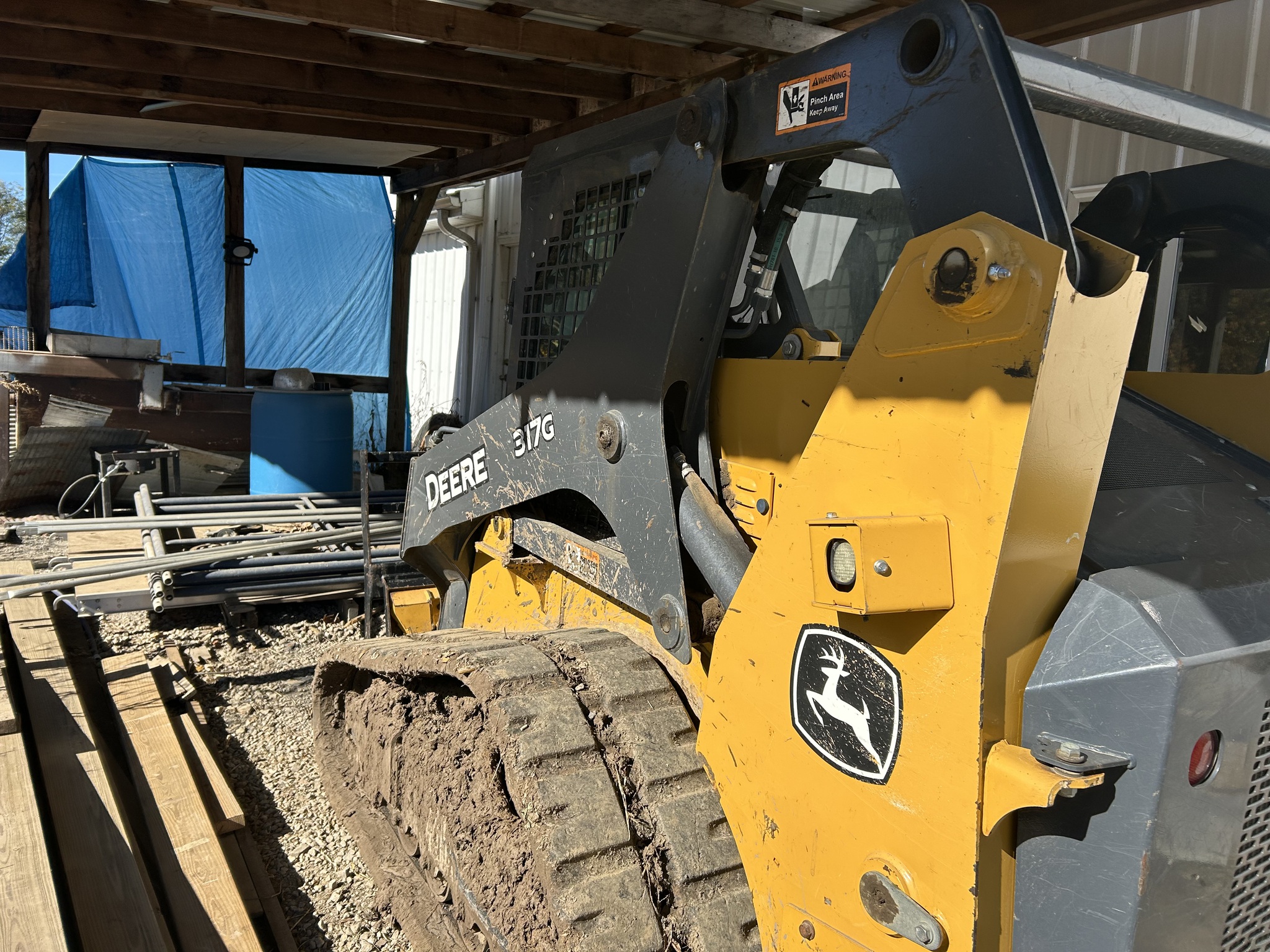 2017 John Deere 317G Image 3