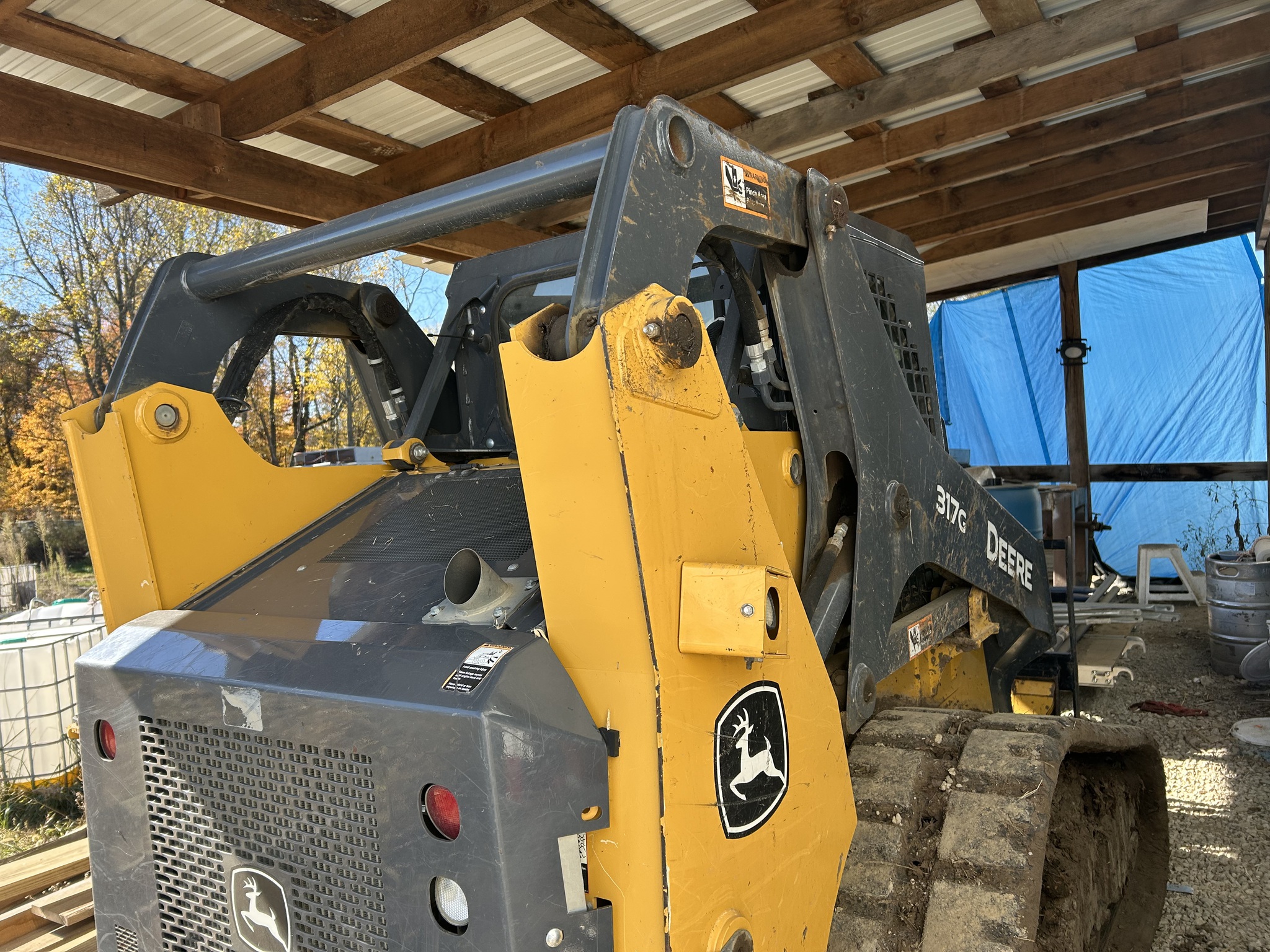 2017 John Deere 317G Image 5