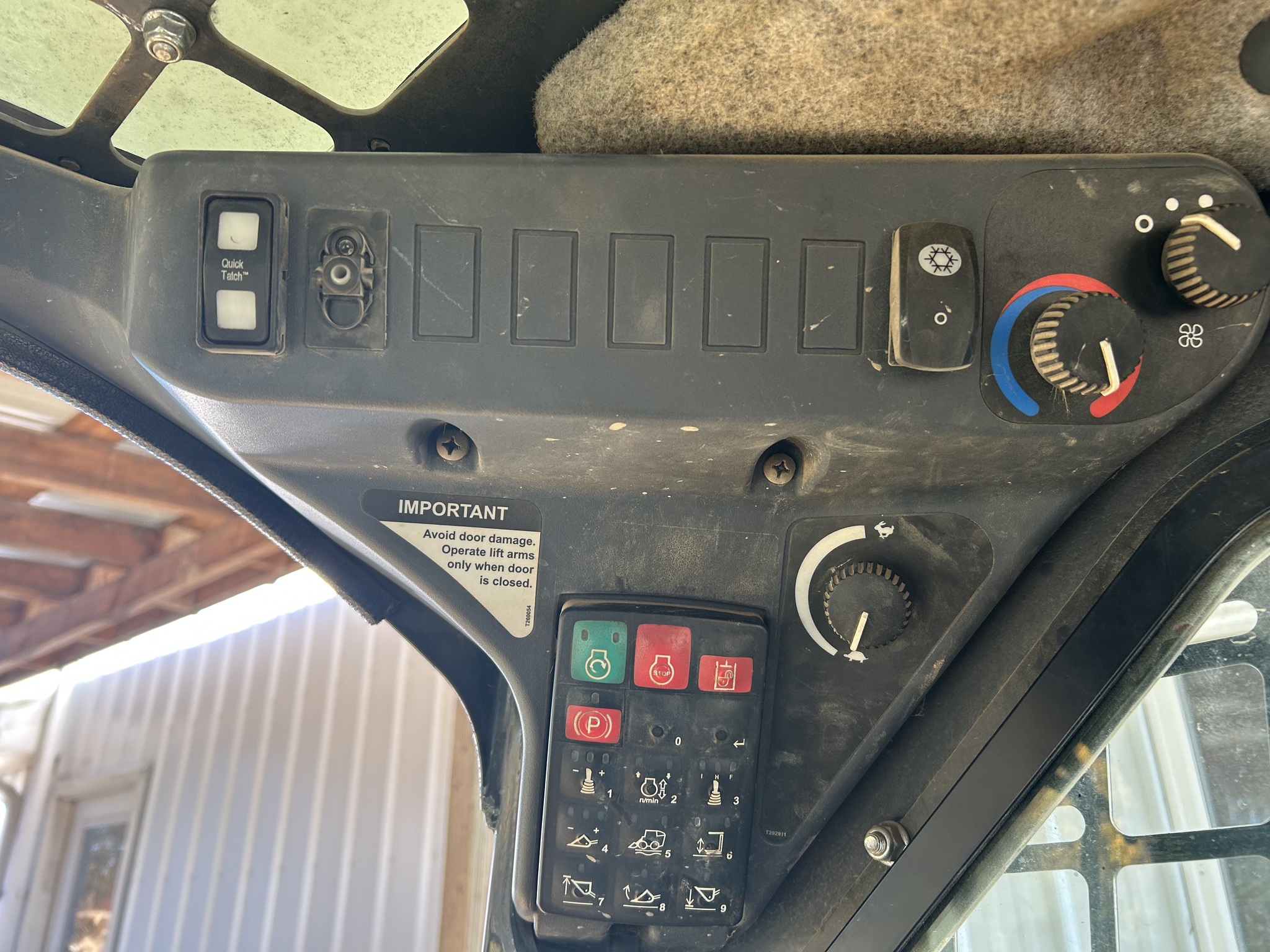 2017 John Deere 317G Image 10