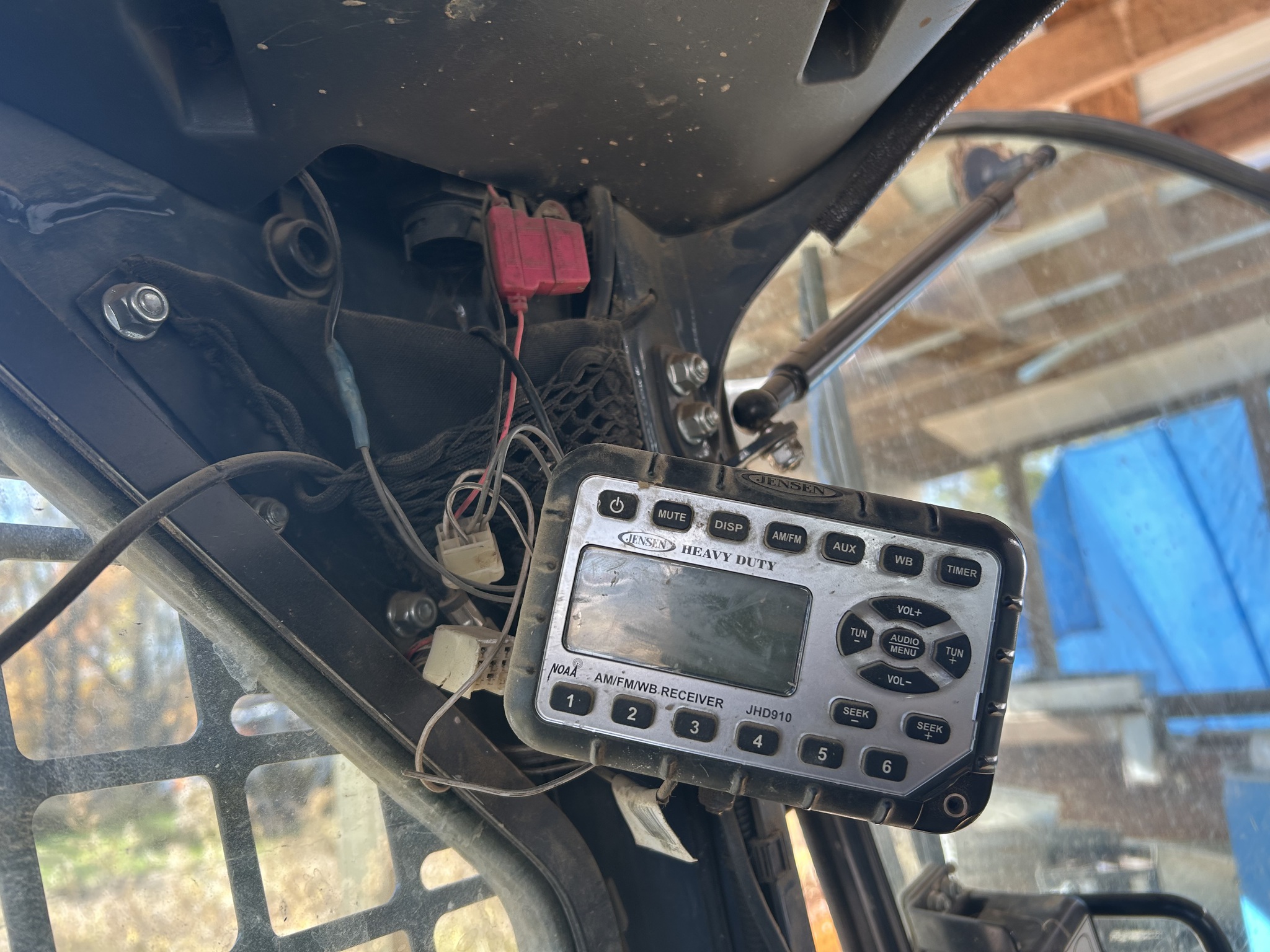 2017 John Deere 317G Image 11