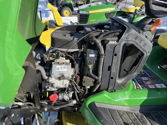 2017 John Deere X730 - Photo19