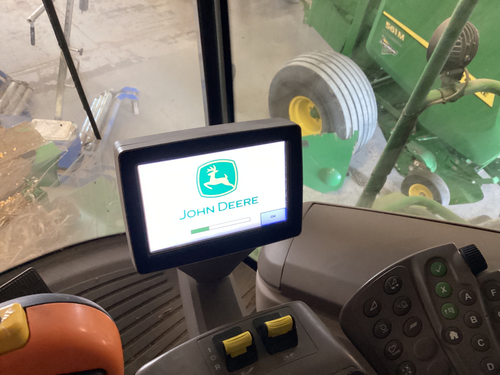 2013 John Deere S680 Image 2