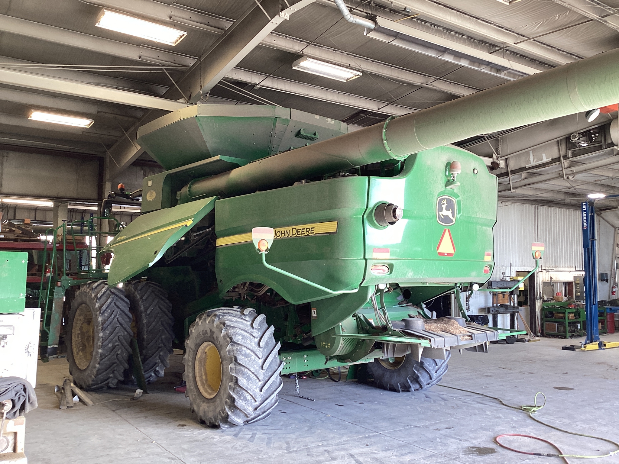 2013 John Deere S680 Image 3