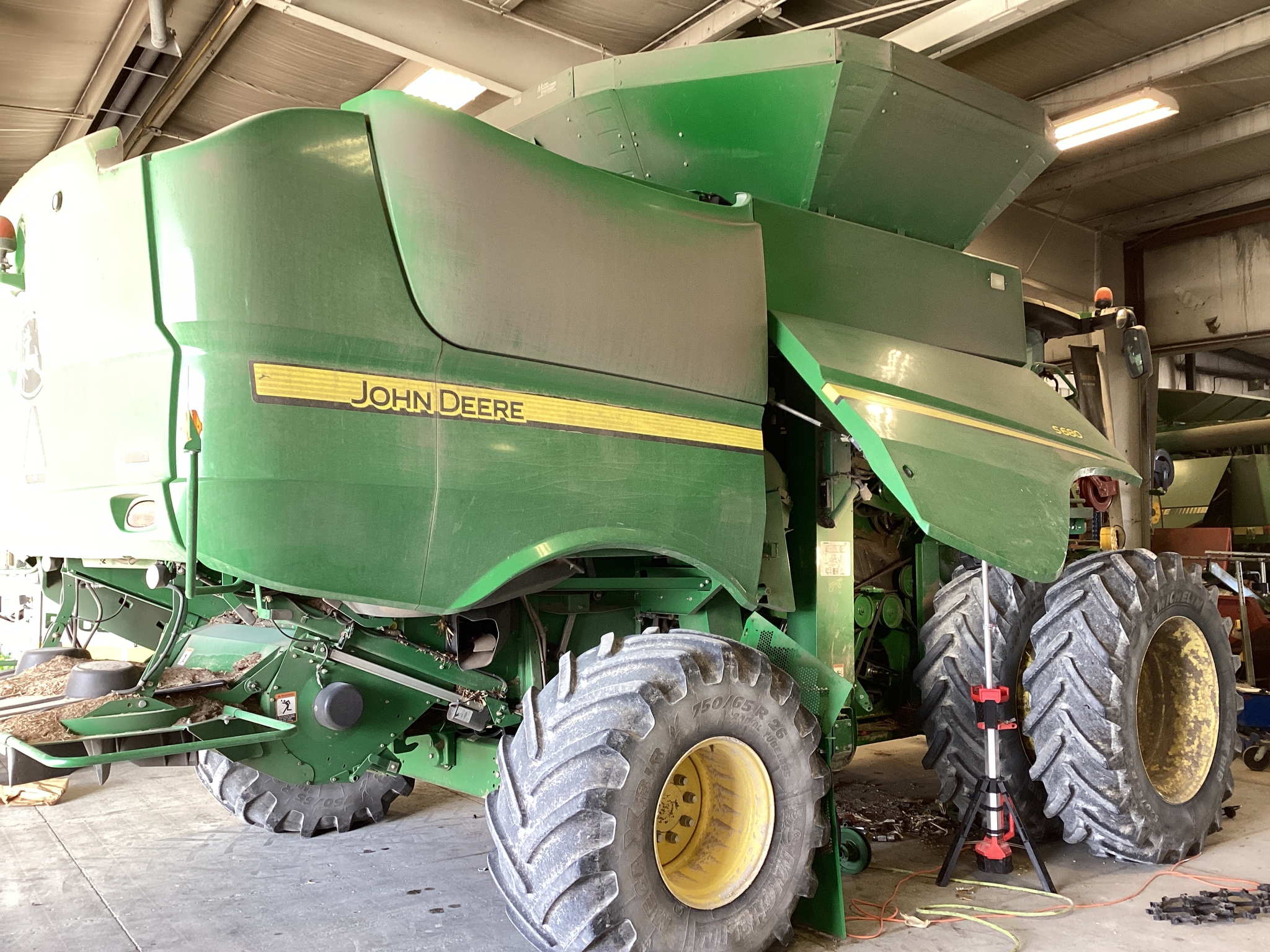 2013 John Deere S680 Image 4