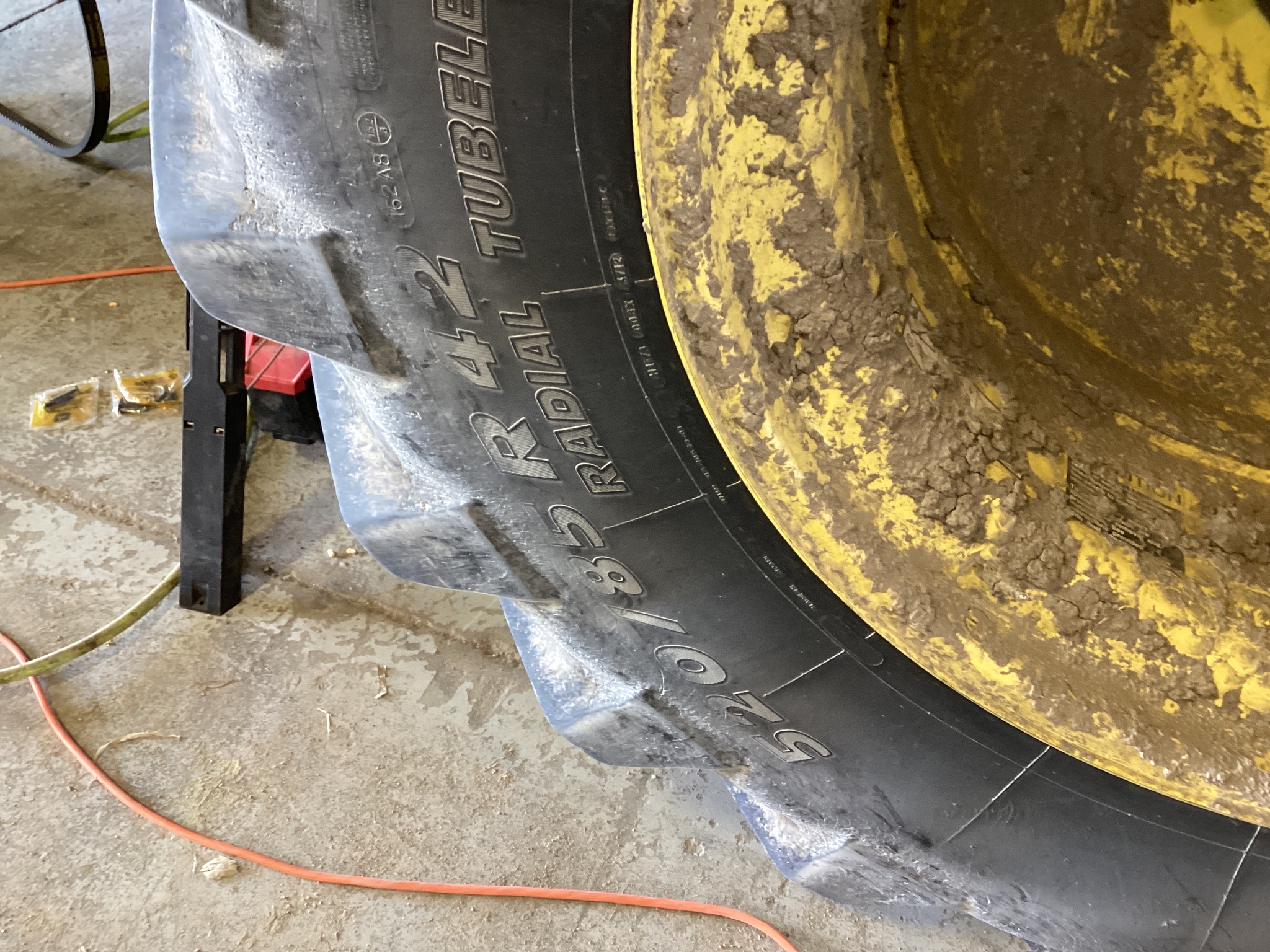 2013 John Deere S680 Image 6