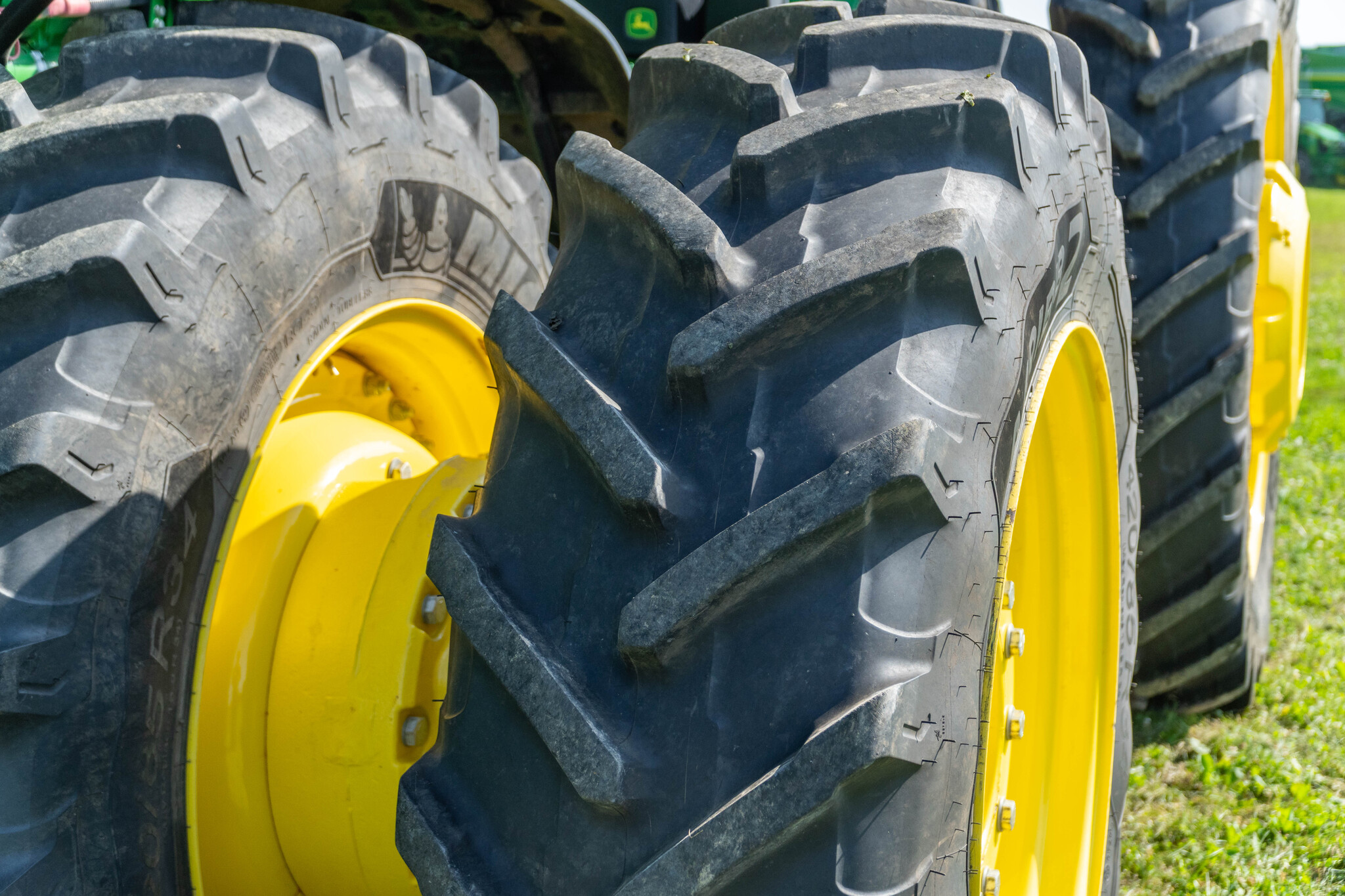 Used 2024 John Deere 8R 370 Row Crop Tractors at Koenig Equipment in Urbana, OH - PhotoXL12