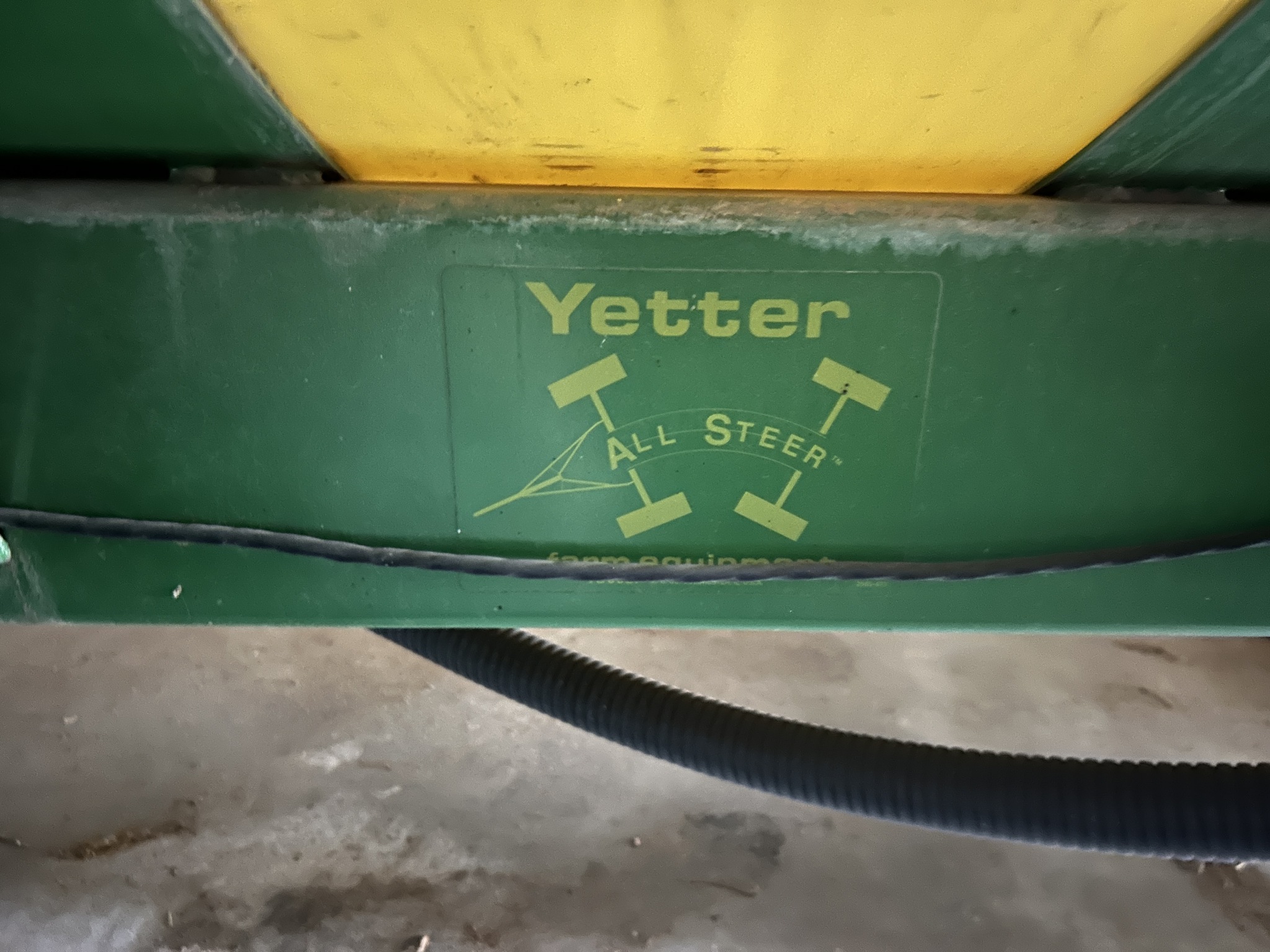 2010 Yetter 1600 Image 9