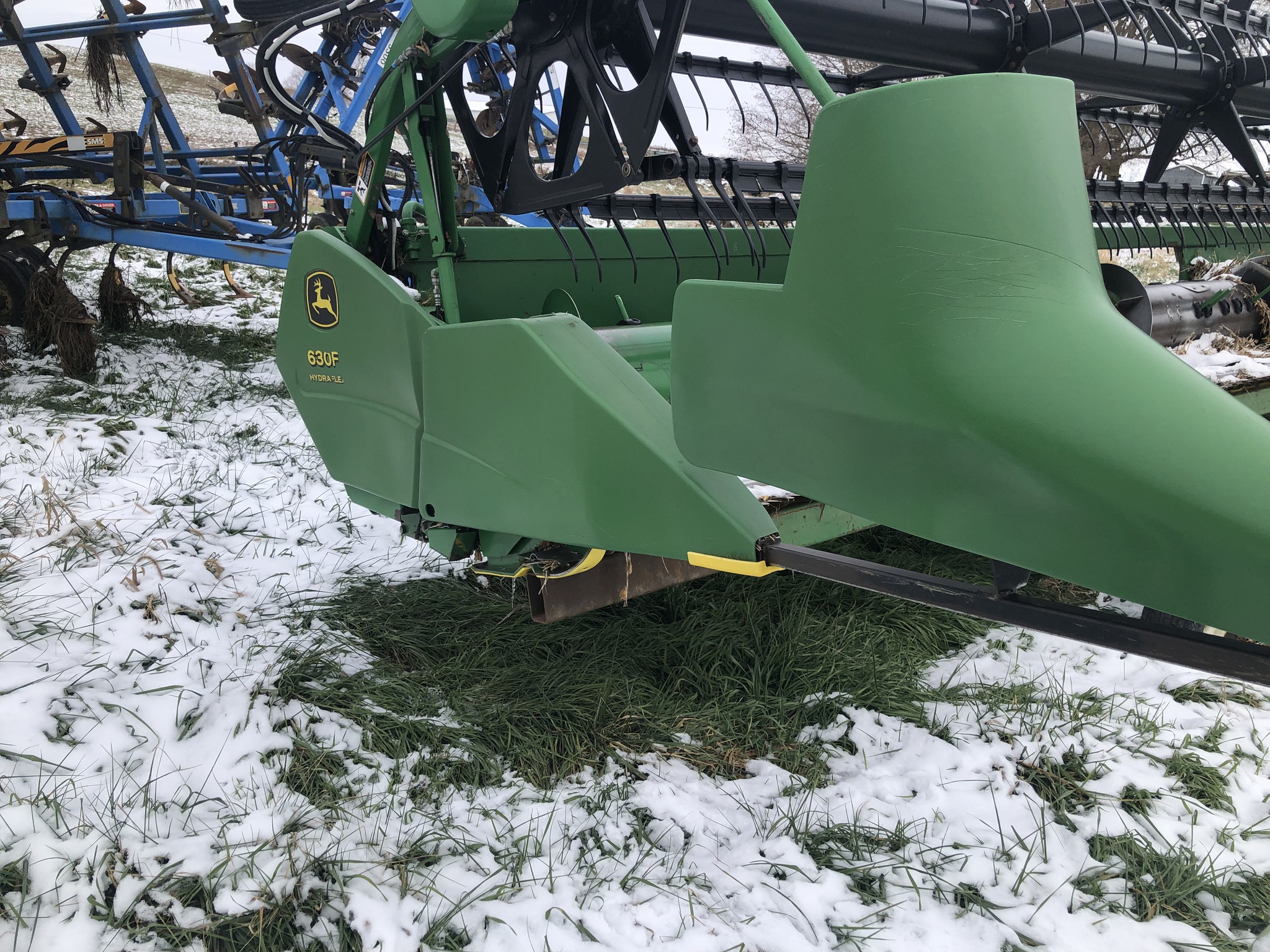 2003 John Deere 630F Image 7