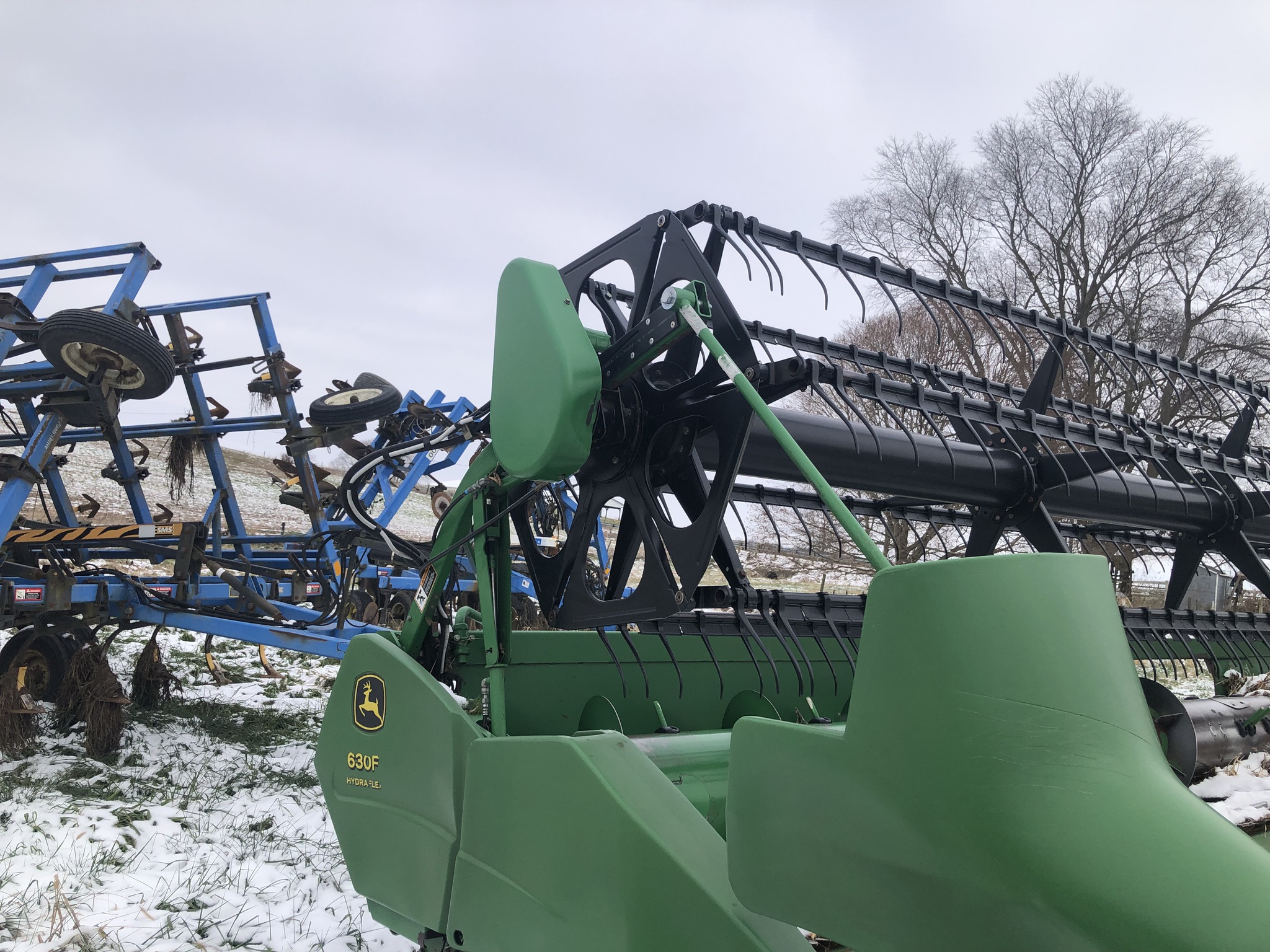 2003 John Deere 630F Image 12