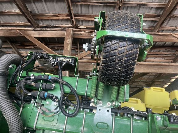 Photo of 2021 John Deere 1745