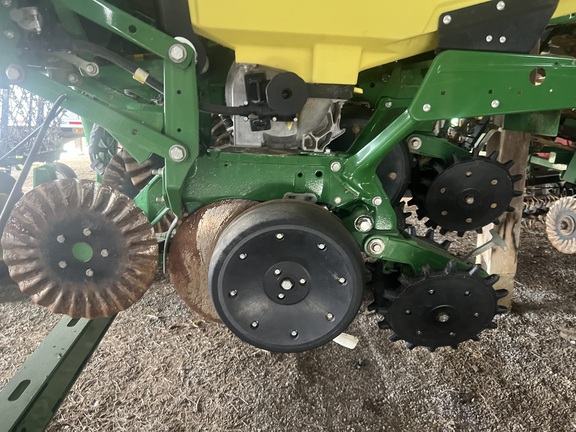Photo of 2021 John Deere 1745