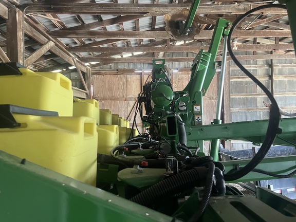Photo of 2021 John Deere 1745